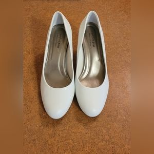 Women's 7.5W White Comfort Plus by Predictions  2inch heel